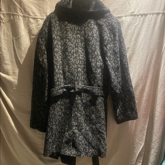 Ava & Viv Gray Leopard Trench Coat with Faux Fur Collar - Picture 2 of 2